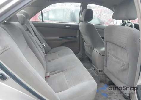 2005 Toyota Camry Le z USA, uszkodzony, nr VIN 4T1BE32K35U422351